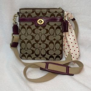 Coach Signature Crossbody Swingpack